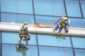 Ministra da Saúde constata unidades hospitalares de Luanda e Cabinda